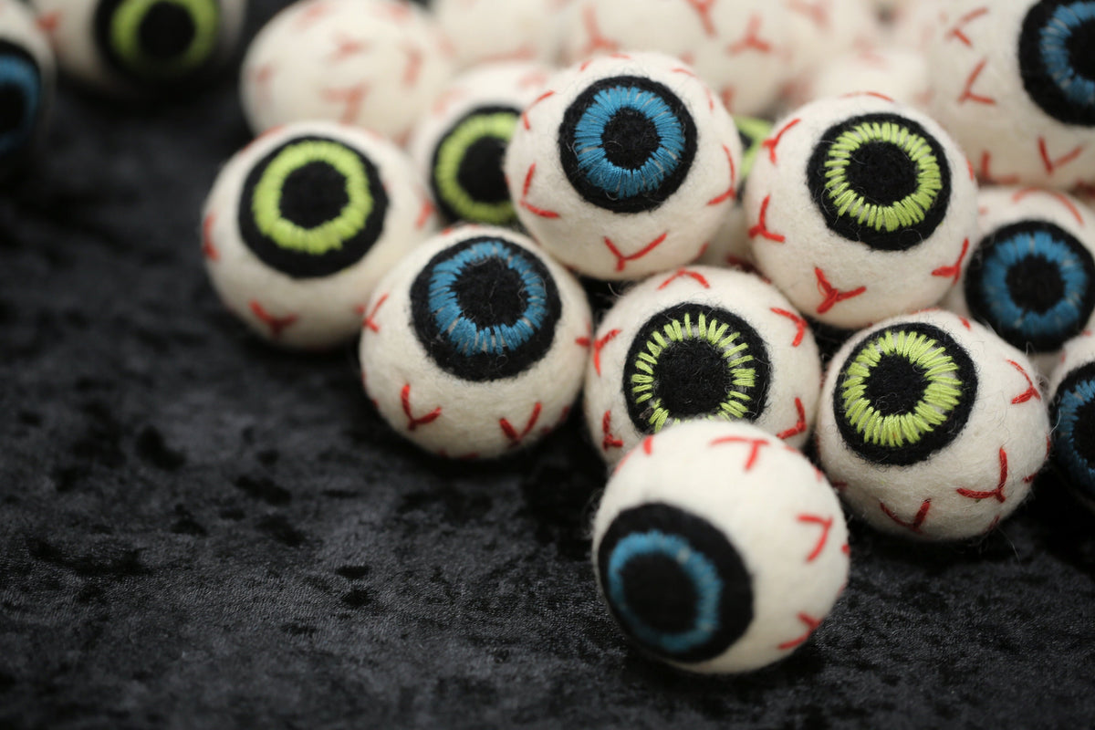 Felt Eyeballs // Halloween Eyeballs // Halloween Felt Shapes // Halloween Felt Eyeballs