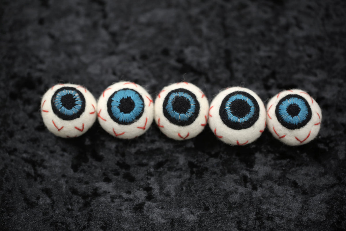 Felt Eyeballs // Halloween Eyeballs // Halloween Felt Shapes // Halloween Felt Eyeballs