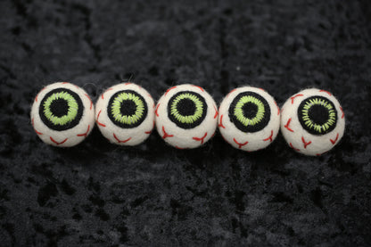 Felt Eyeballs // Halloween Eyeballs // Halloween Felt Shapes // Halloween Felt Eyeballs